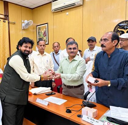 Vinay Kumar Dubey Felicitated 5